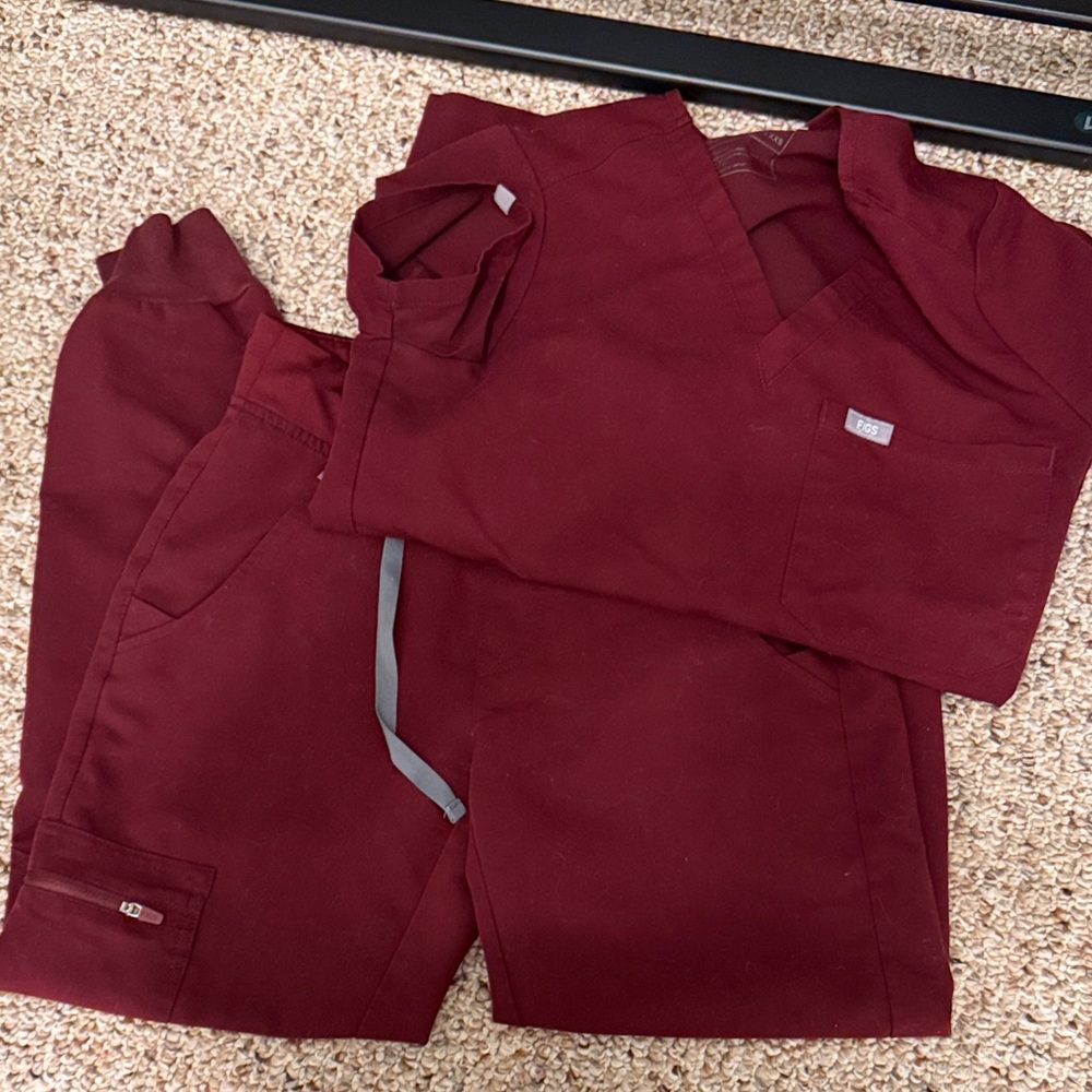 Figs Burgundy Scrub Top